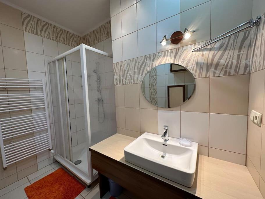 Apartment Sadova Karlovy Vary Eksteriør billede